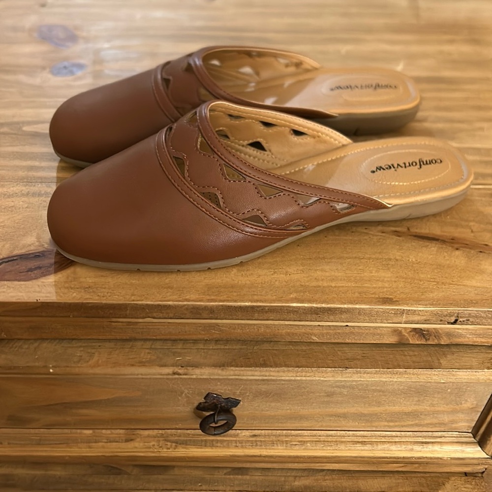 Comfortview Women's Tan Mules with Cutout Design